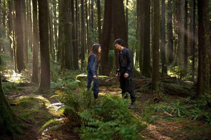 Bellamy et Octavia en pleine forêt