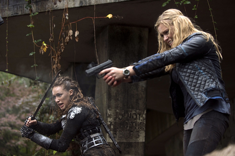 Clarke et Lexa affrontent un ennemi de la nature