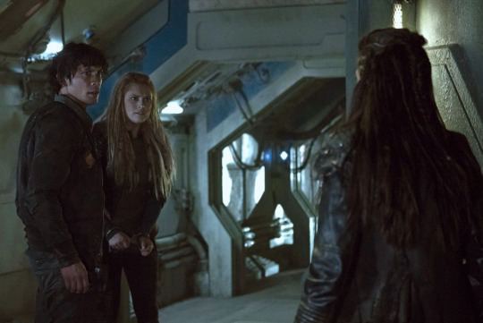 Octavia rattrape Clarke et Bellamy